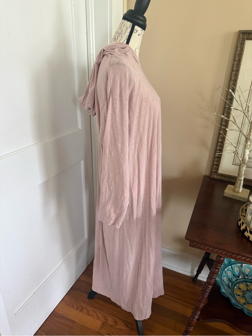 Magnolia Pearl Dusty Pink Hooded Graphic Long-Sleeve Shirt - Picture 4 of 7